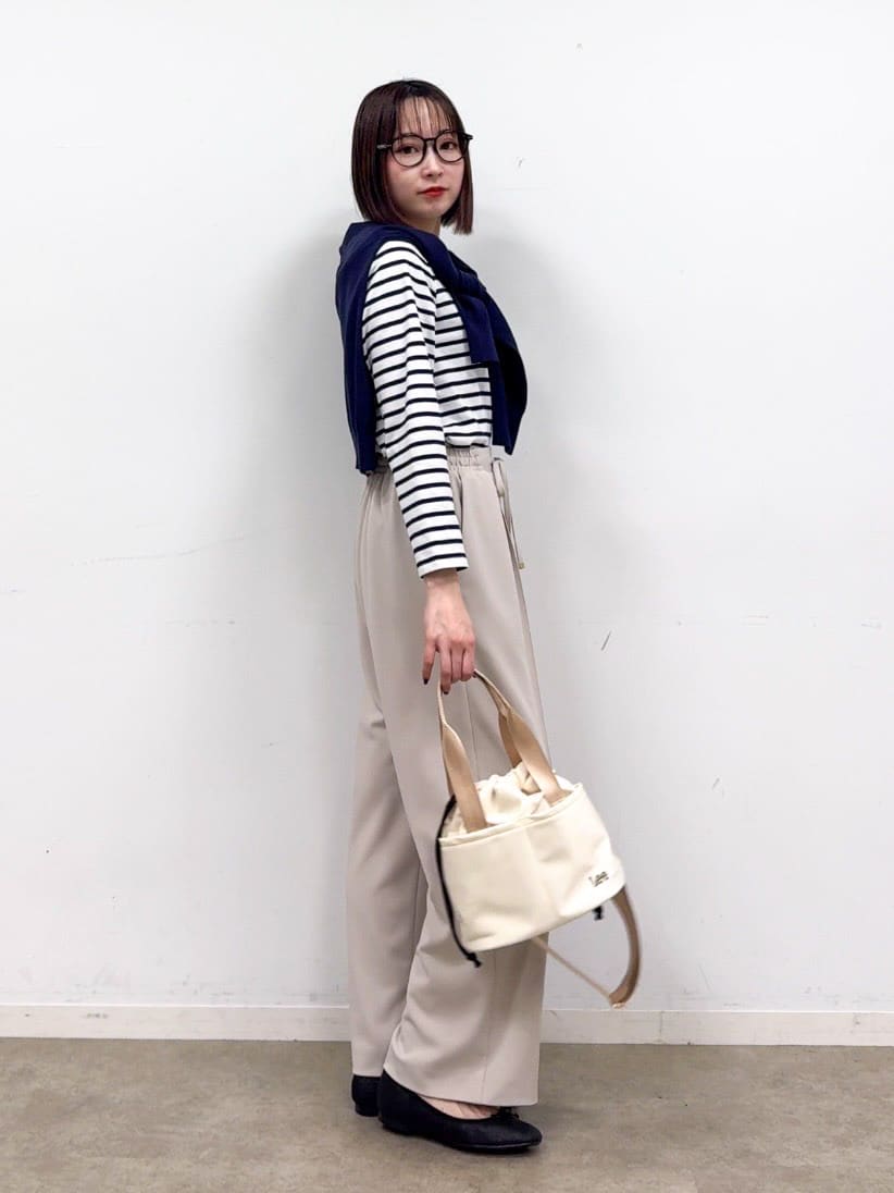 𝐜𝐡𝐢𝐤𝐚さんの「SHOO･LA･RUE｜【Lee別注／撥水】巾着ショルダーバッグ」を使ったコーディネート