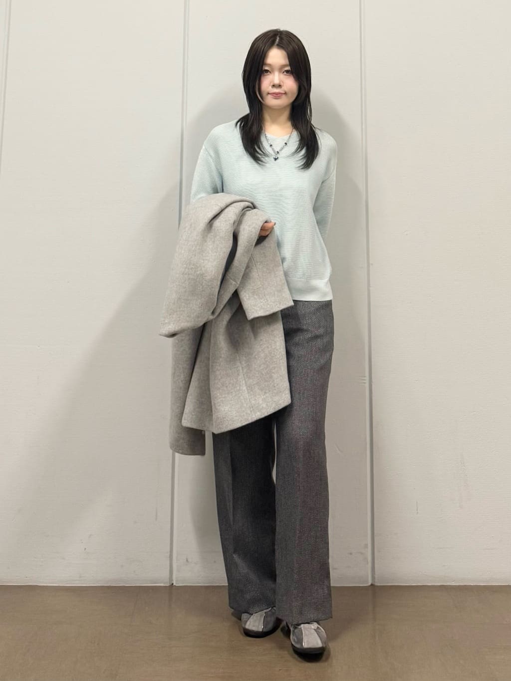 mizukiさんの「INDIVI｜【軽量／ウール混】ライトフォルム ロングコート」を使ったコーディネート
