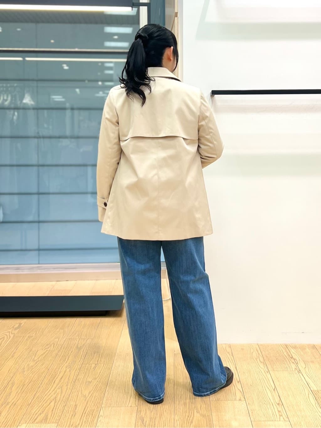 shimaさんの「INDIVI｜【花粉付着防止／撥水／UVケア】名品トレンチコート」を使ったコーディネート