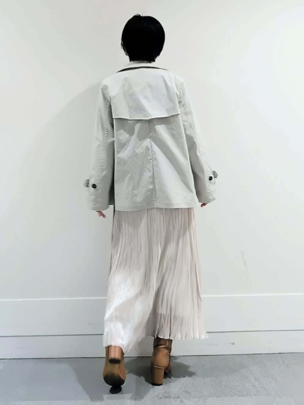 ミズタさんの「UNTITLED｜【定番人気/はっ水/洗える】タスランショートトレンチコート」を使ったコーディネート