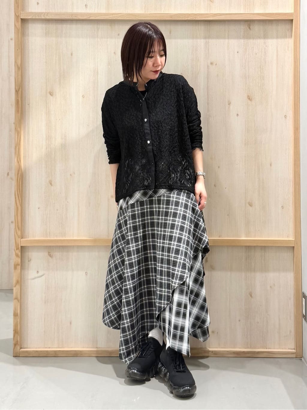 nanaさんの「THE SHOP TK｜レースシャツトップス」を使ったコーディネート