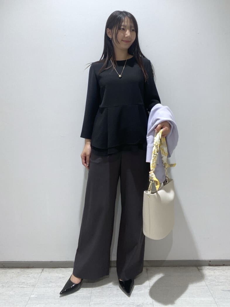 meiさんの「INDIVI｜【褒められパンツ／洗える／ウエストゴム】ワイドタックパンツ」を使ったコーディネート