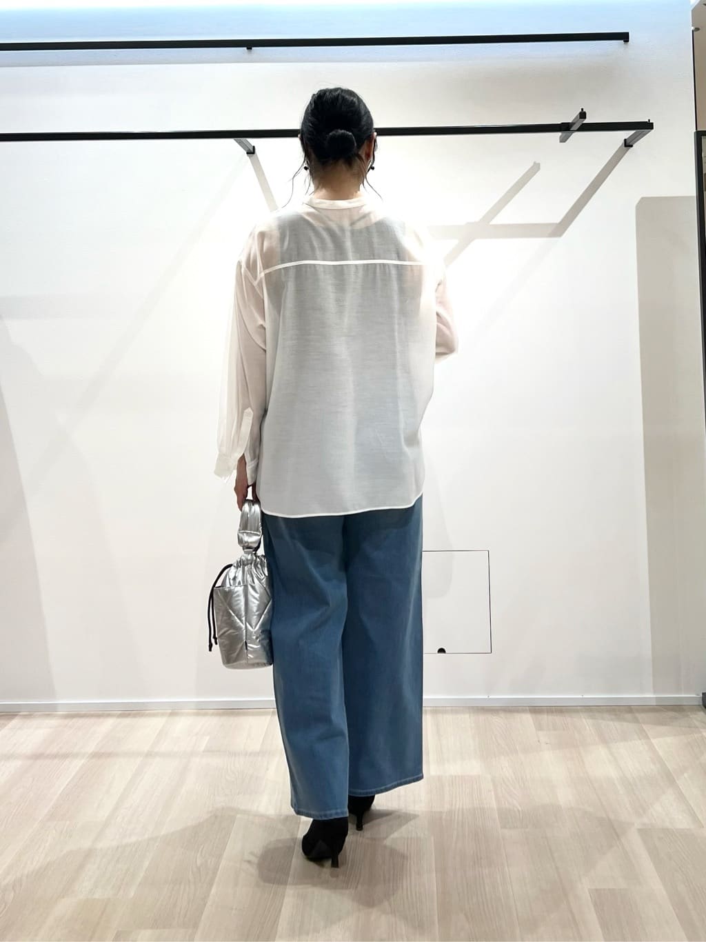 TOMOMIさんの「UNTITLED｜【2WAY／シアー】バイアスチェック柄＆無地 カシュクールシャツ」を使ったコーディネート
