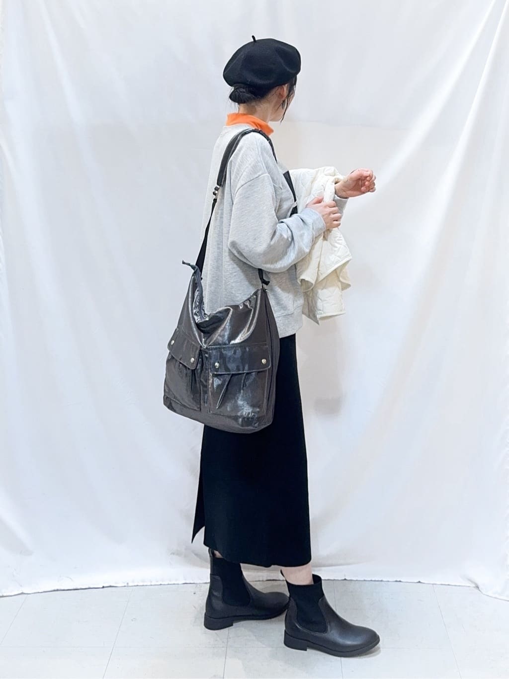 𝐇𝐢𝐫𝐨𝐦𝐢さんの「SHOO･LA･RUE｜【S-LL】カジュアルすぎない大人のフォト刺繍裏毛スウェット」を使ったコーディネート