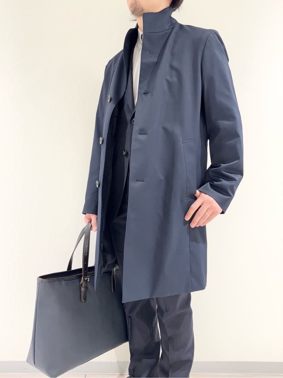 及川さんの「TAKEO KIKUCHI｜撥水ツイル スタンドカラー コート」を使ったコーディネート