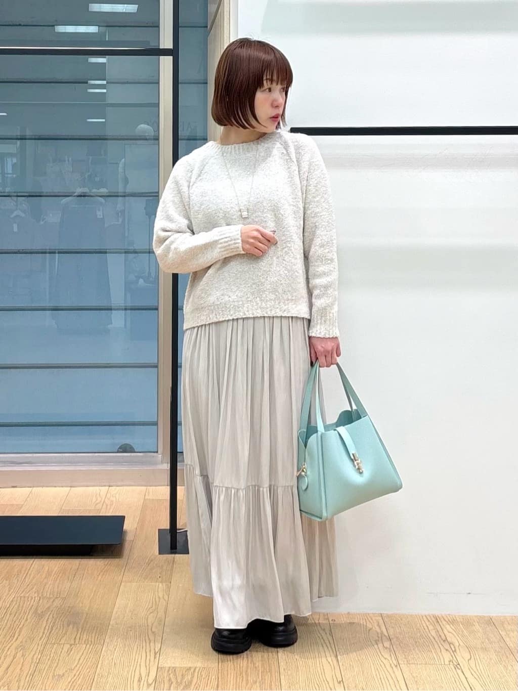 asamiさんの「INDIVI｜【洗える／丈調整可能】ギャザーフレアスカート」を使ったコーディネート