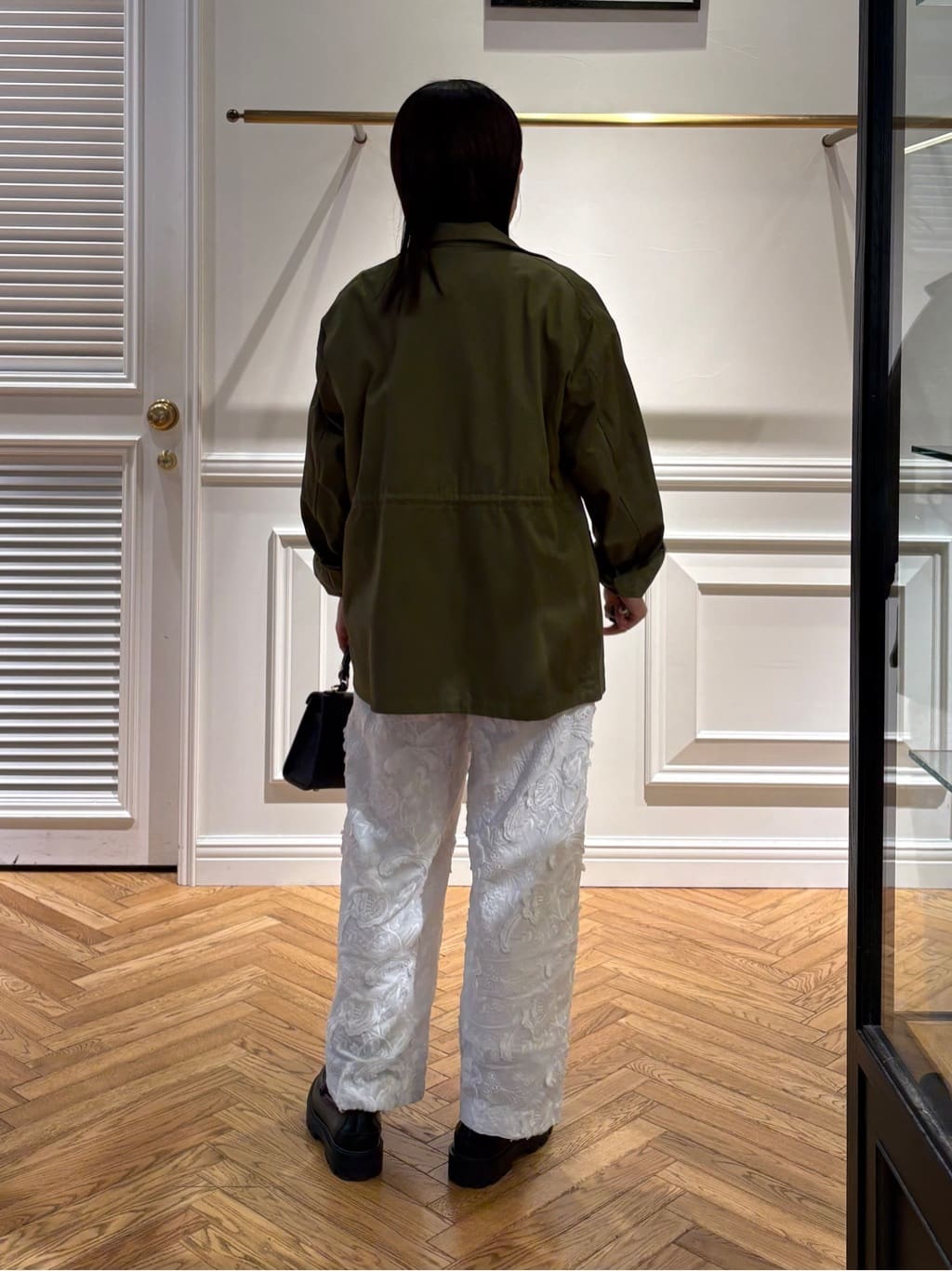 cocoさんの「DRESSTERIOR｜【ウォッシャブル/ウエストゴム】コットンエンブロイダリー イージーパンツ」を使ったコーディネート