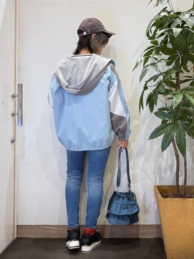 misakiさんの「SHOO･LA･RUE｜【SHOO・LA・RUE DENIM】毎日使いたくなる ストレッチデニムスキニーパンツ」を使ったコーディネート