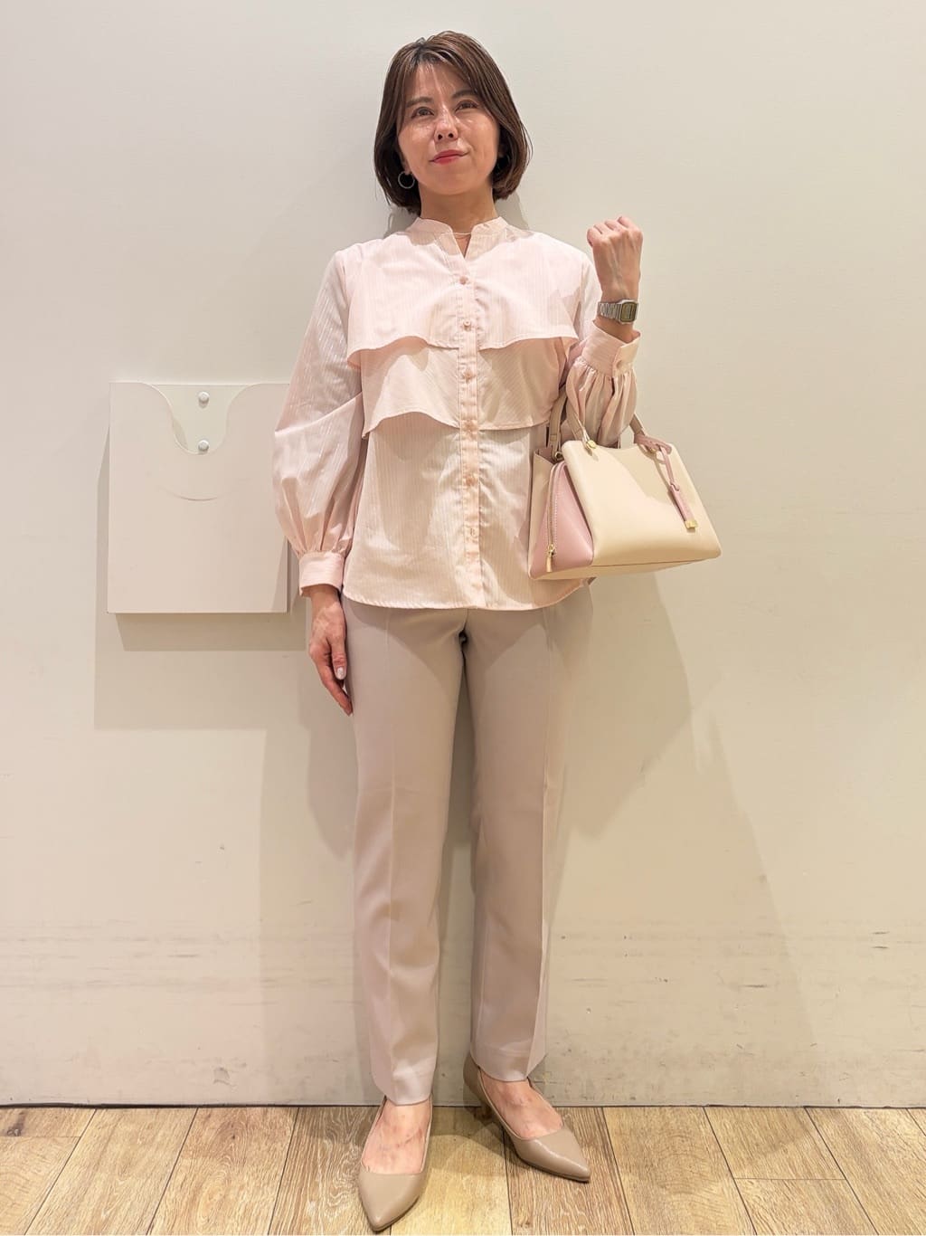 YUKOさんの「index｜フリルキーネックシャツ【洗濯機OK／イージーアイロン／防シワ】《XS～LL／7col》」を使ったコーディネート