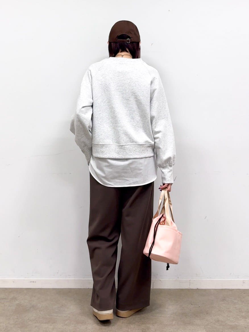 𝐜𝐡𝐢𝐤𝐚さんの「SHOO･LA･RUE｜MIX調 シンプルラグランスウェット」を使ったコーディネート