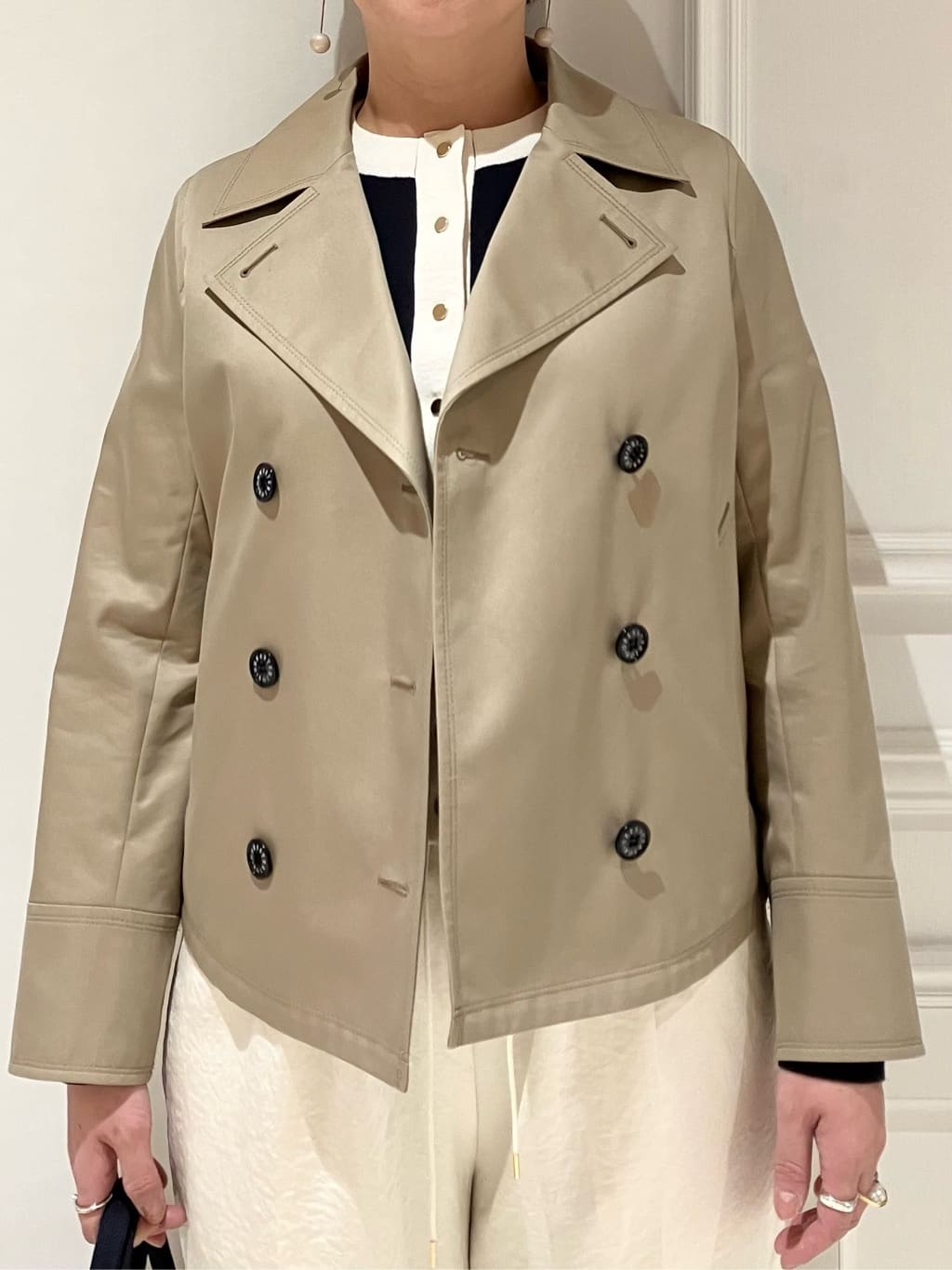 TAJIさんの「DRESSTERIOR｜【ウォッシャブル/撥水素材】Aラインショートトレンチジャケット」を使ったコーディネート