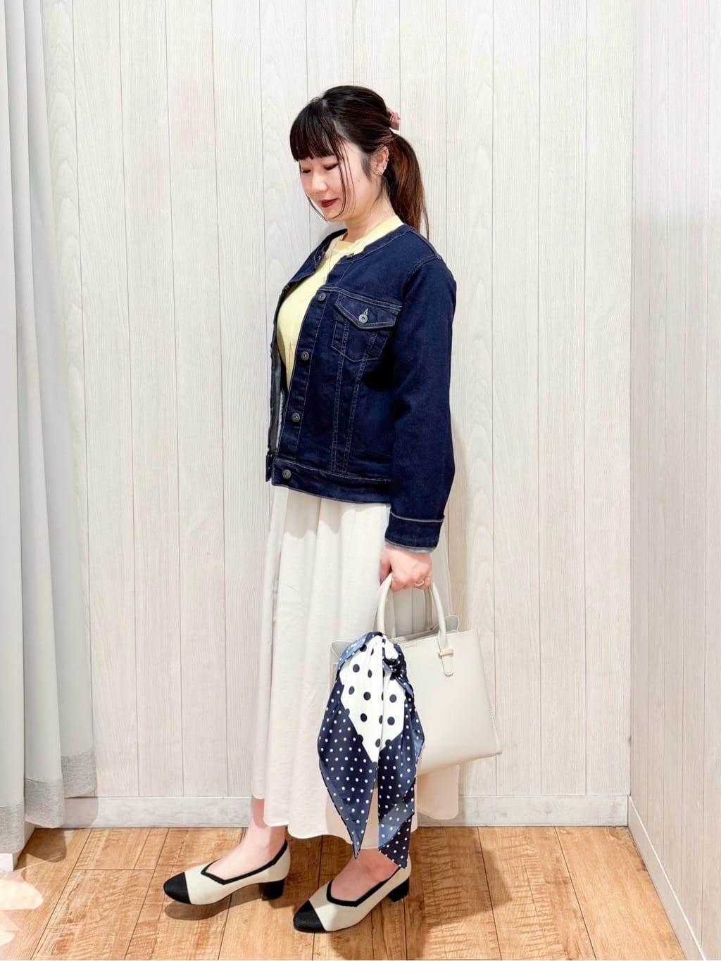 愛さんの「SHOO･LA･RUE｜【洗濯機可/S-LL】軽やかなパイピングがポイント スウェットライクニット」を使ったコーディネート