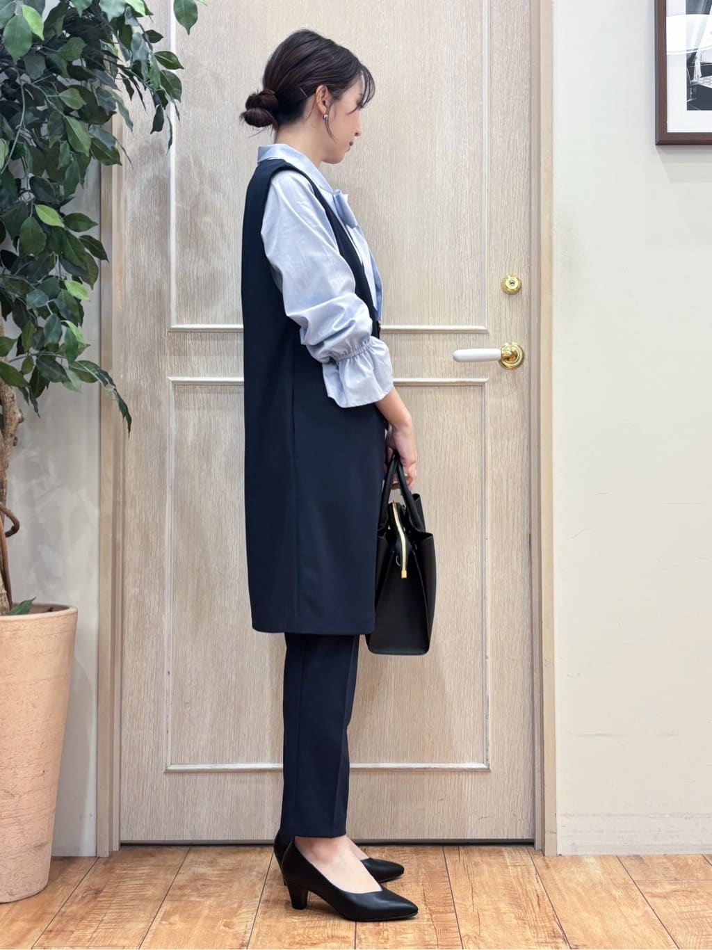 なみさんの「SHOO･LA･RUE｜【2WAY】きれいめスタイルにマッチする 一枚革風 三層トートバッグ」を使ったコーディネート