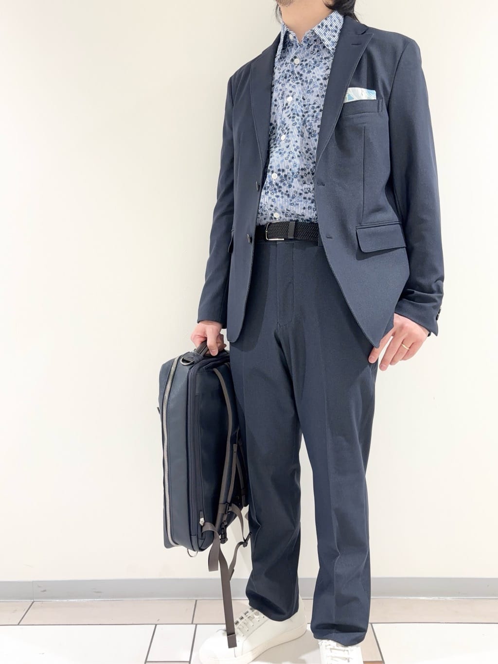 及川さんの「TAKEO KIKUCHI｜ストライプ小花 長袖シャツ」を使ったコーディネート