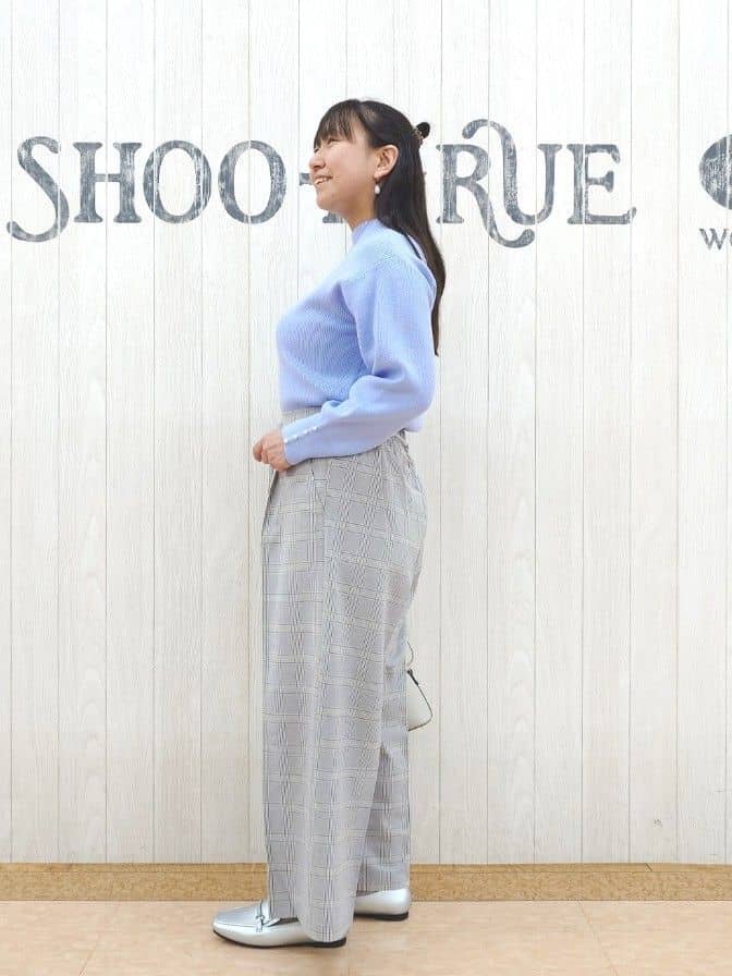 とろろさんの「SHOO･LA･RUE｜【消臭】キラキラ ビットローファー」を使ったコーディネート