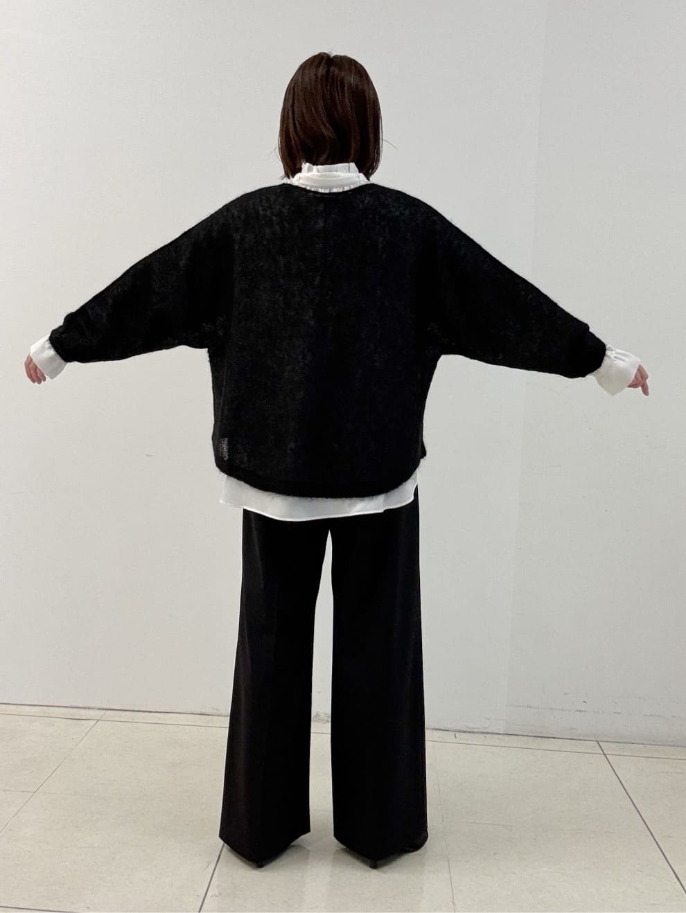 yoshiyaさんの「INDIVI｜【キッドモヘヤ素材】ラウンドヘムニット」を使ったコーディネート