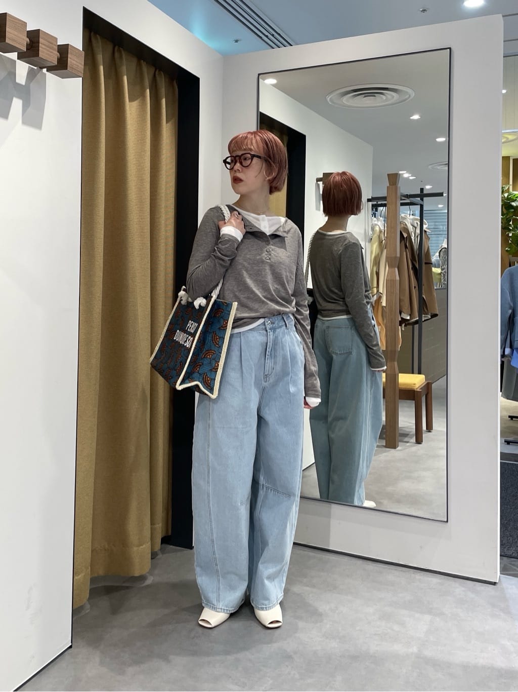 mikuさんの「INDIVI｜バレルデニムパンツ」を使ったコーディネート