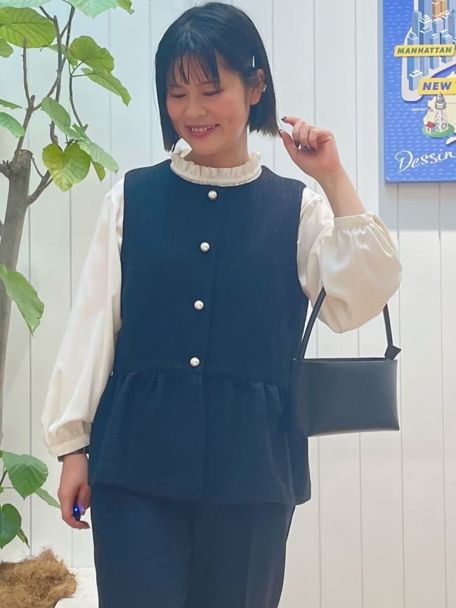mikaさんの「Dessin｜【入卒/セレモニー】パール調ボタンベスト」を使ったコーディネート
