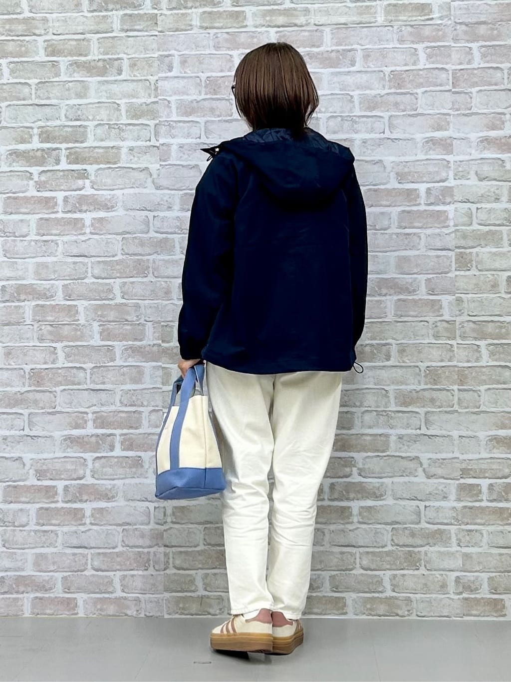 まーみんさんの「SHOO･LA･RUE｜【前後2WAY/S-LL】体型カバーもこなれ見えも叶う　ふんわりお袖の配色パイピングニット」を使ったコーディネート