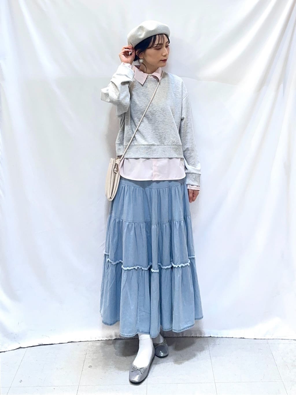 𝐇𝐢𝐫𝐨𝐦𝐢さんの「SHOO･LA･RUE｜【洗濯機可】1枚でサマ見え シャツレイヤード風 スウェット」を使ったコーディネート