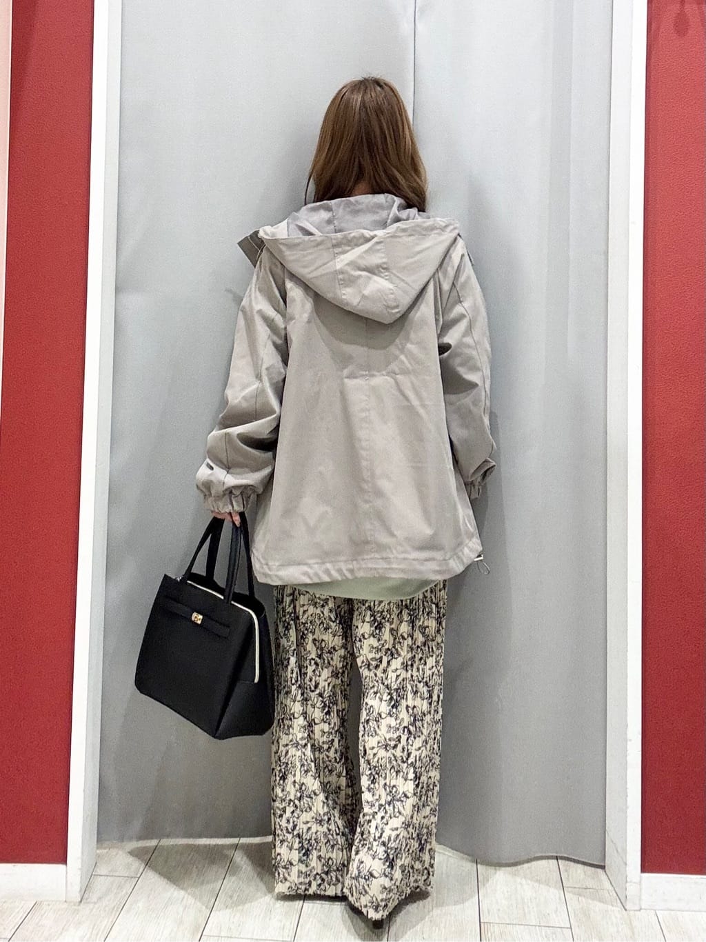 shioさんの「SHOO･LA･RUE｜【2WAY】上品きれい 金具ベルトトートバッグ」を使ったコーディネート