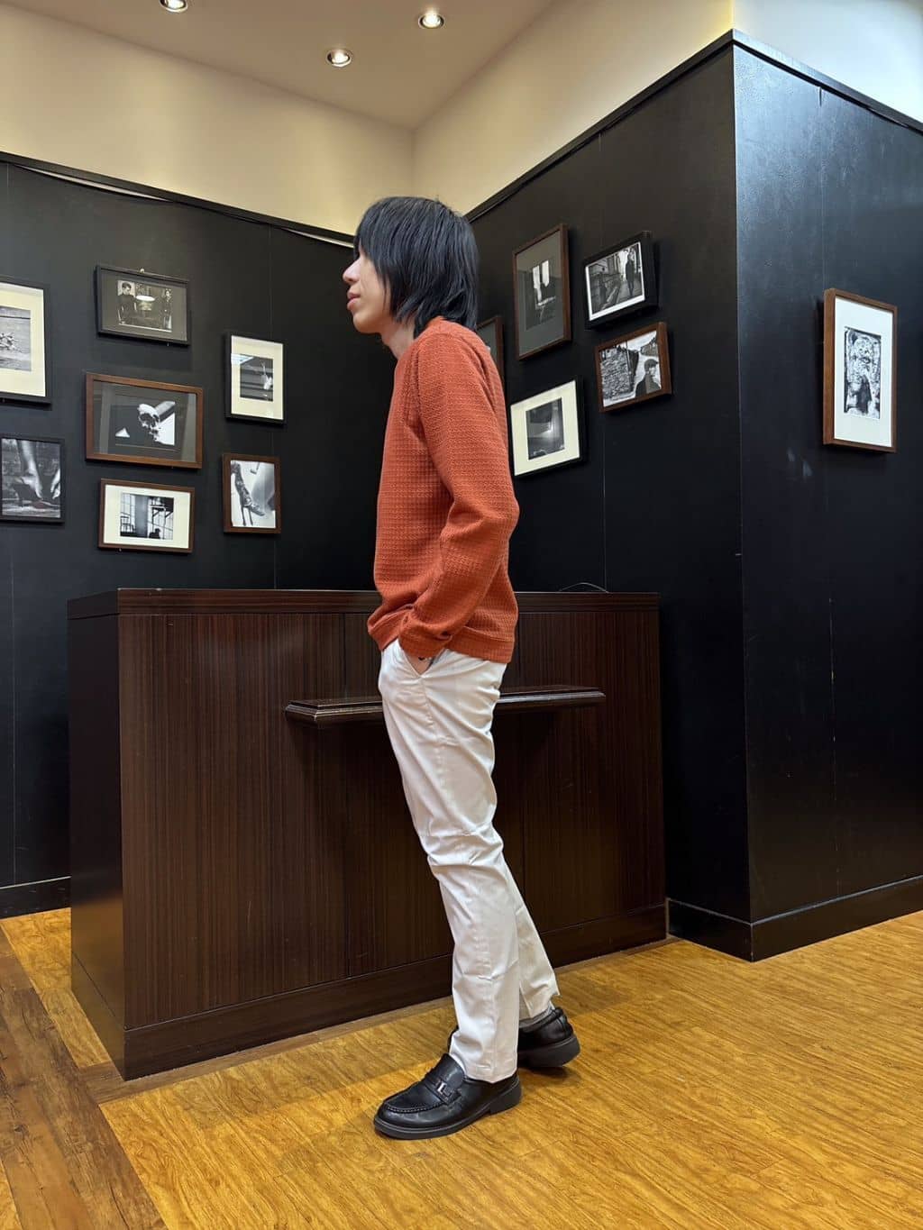 moritaさんの「TAKEO KIKUCHI｜【BOWLER HAT LABEL】Tエンブレム デニムシャツ」を使ったコーディネート