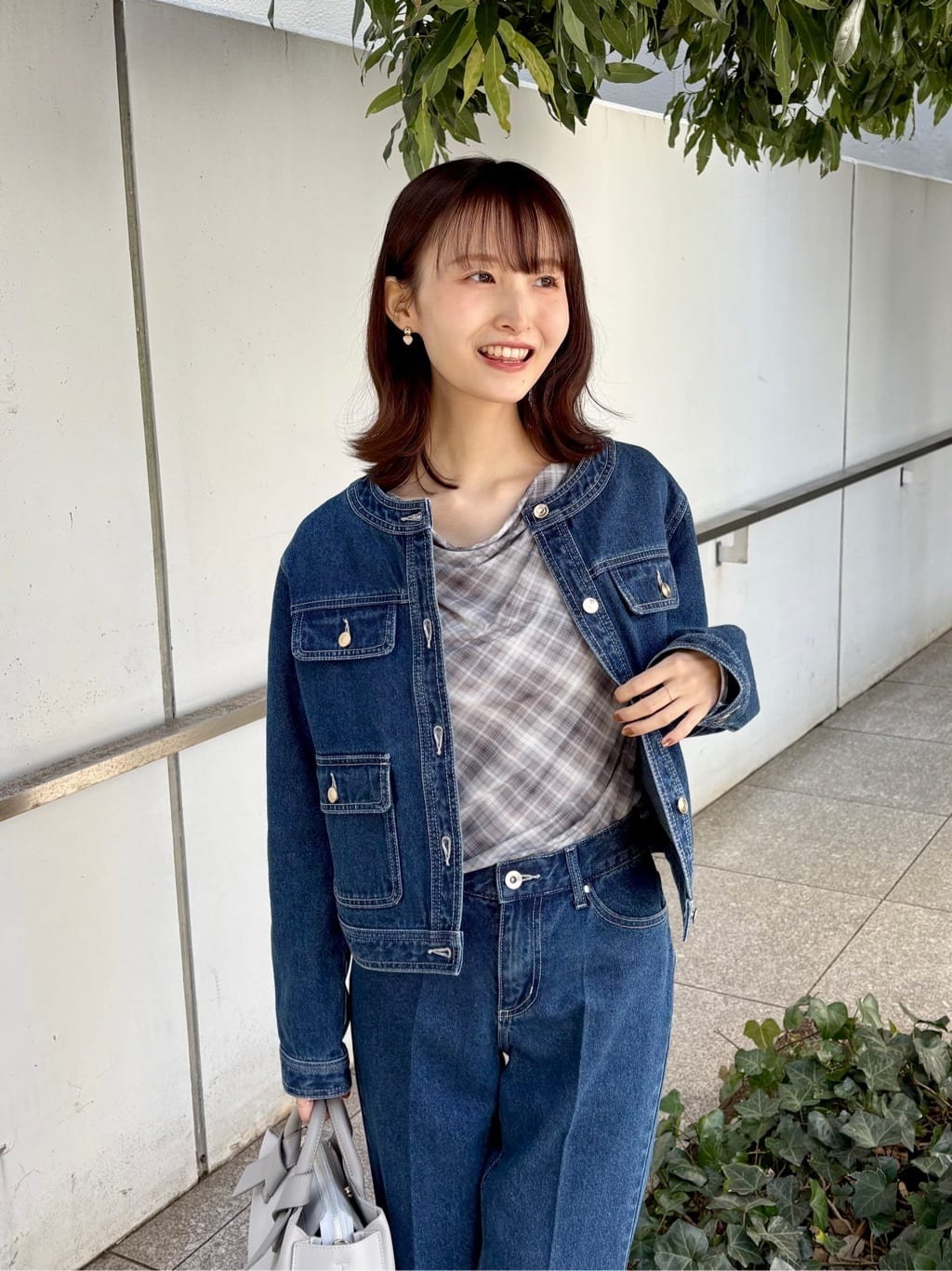 みさかさんの「index｜シアーチェックドレープネックトップス【洗濯機OK】」を使ったコーディネート