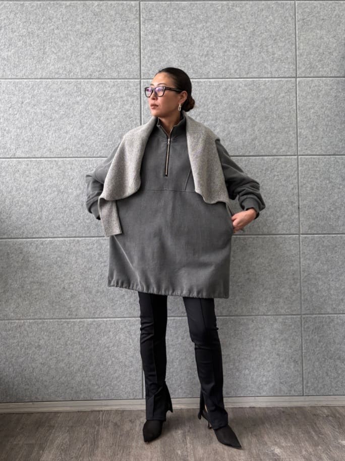 ibuさんの「CODE A｜half zip sweat mini dress」を使ったコーディネート