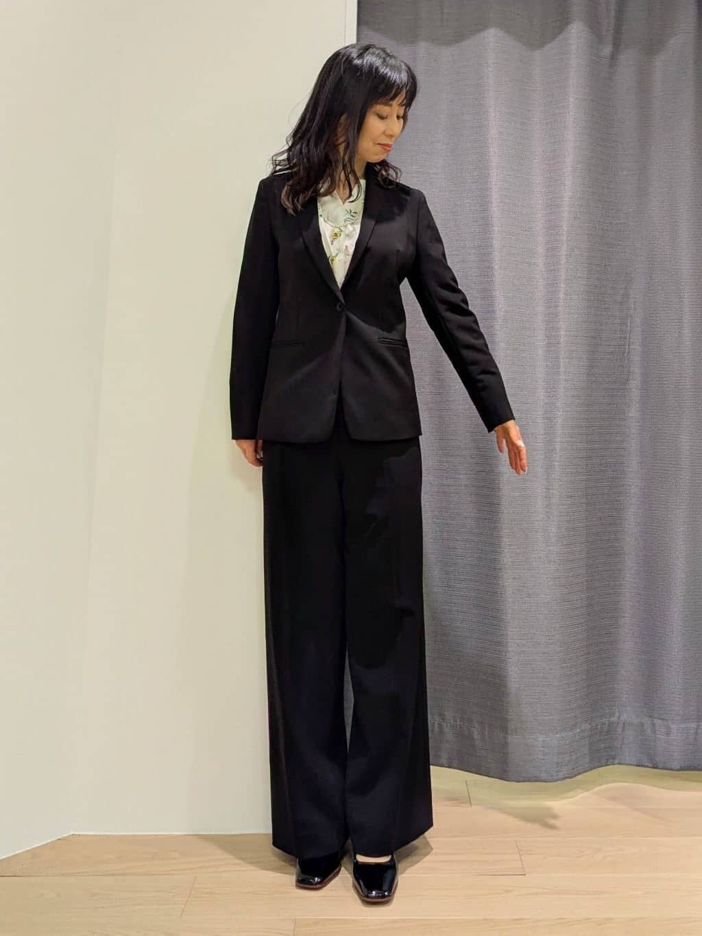 miiさんの「INDIVI｜【通勤スーツ／洗える】ストレッチワイドパンツ」を使ったコーディネート