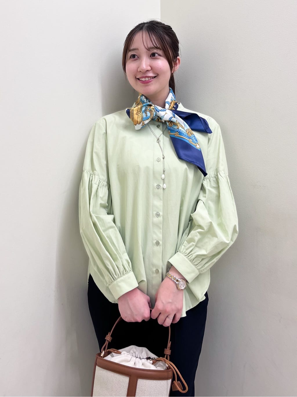 mikikoさんの「Reflect｜【レイヤードにおすすめ◎】バンドカラーボリュームスリーブシャツ」を使ったコーディネート