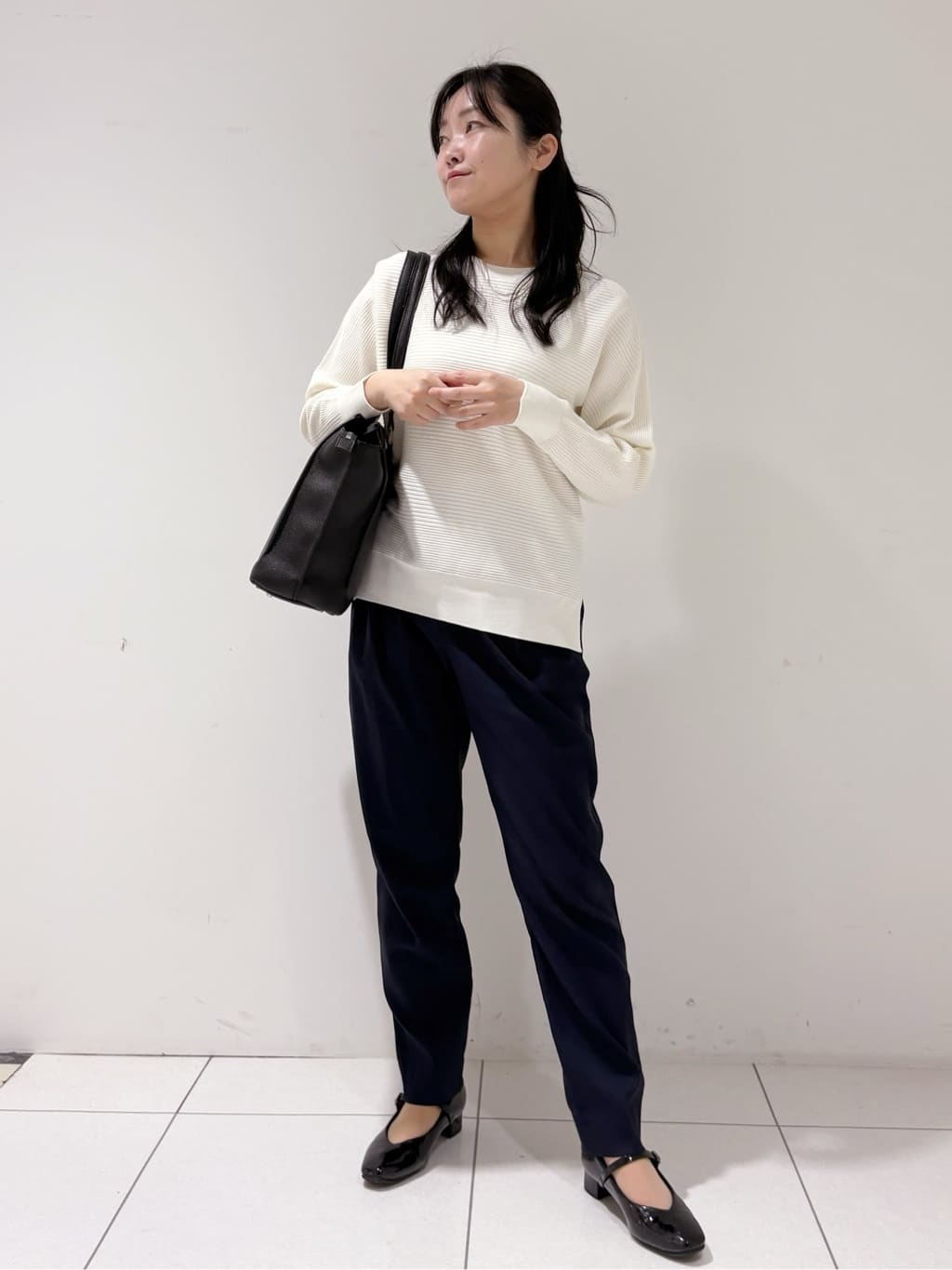 momokoさんの「INDIVI｜【洗える／キレイ色】体型カバー無縫製ニット」を使ったコーディネート
