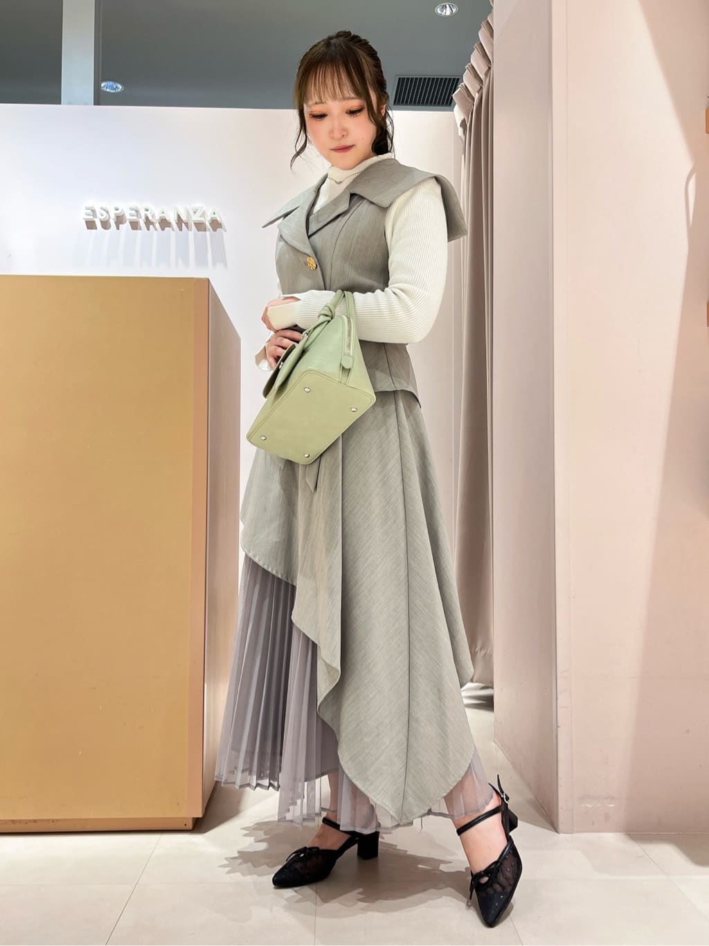 このかさんの「ESPERANZA｜チュールリボンバックストラップパンプス」を使ったコーディネート