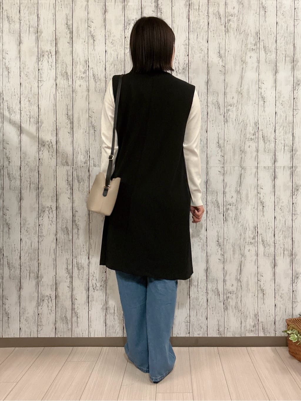 シカさんの「SHOO･LA･RUE｜【洗濯機可/セットアップ可/S-3L】きちんと楽に。カットジョーゼット ロングジレ」を使ったコーディネート