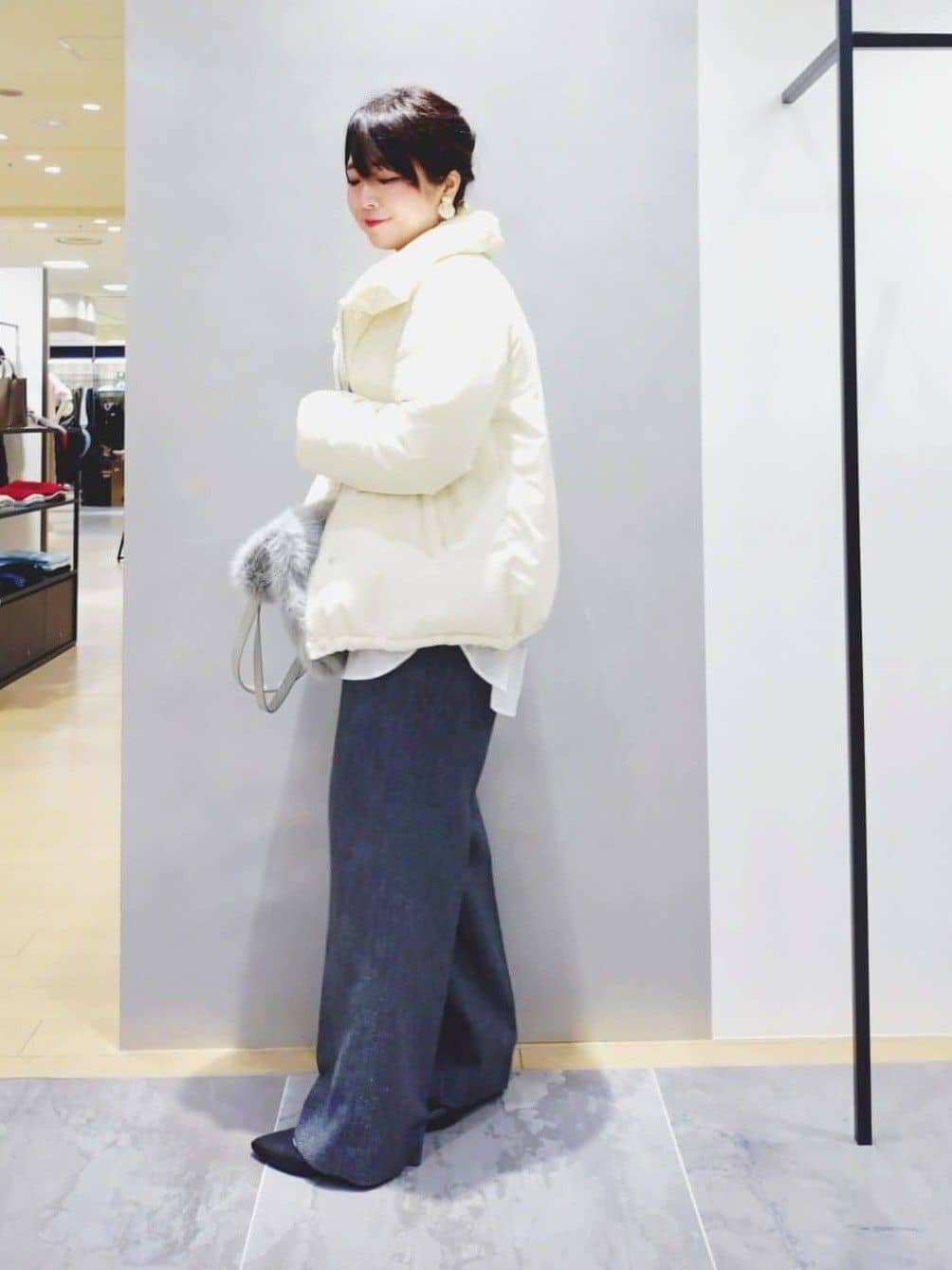 TOMOMIさんの「INDIVI｜【褒められパンツ/ウール調素材】ラメ混ワイドパンツ」を使ったコーディネート