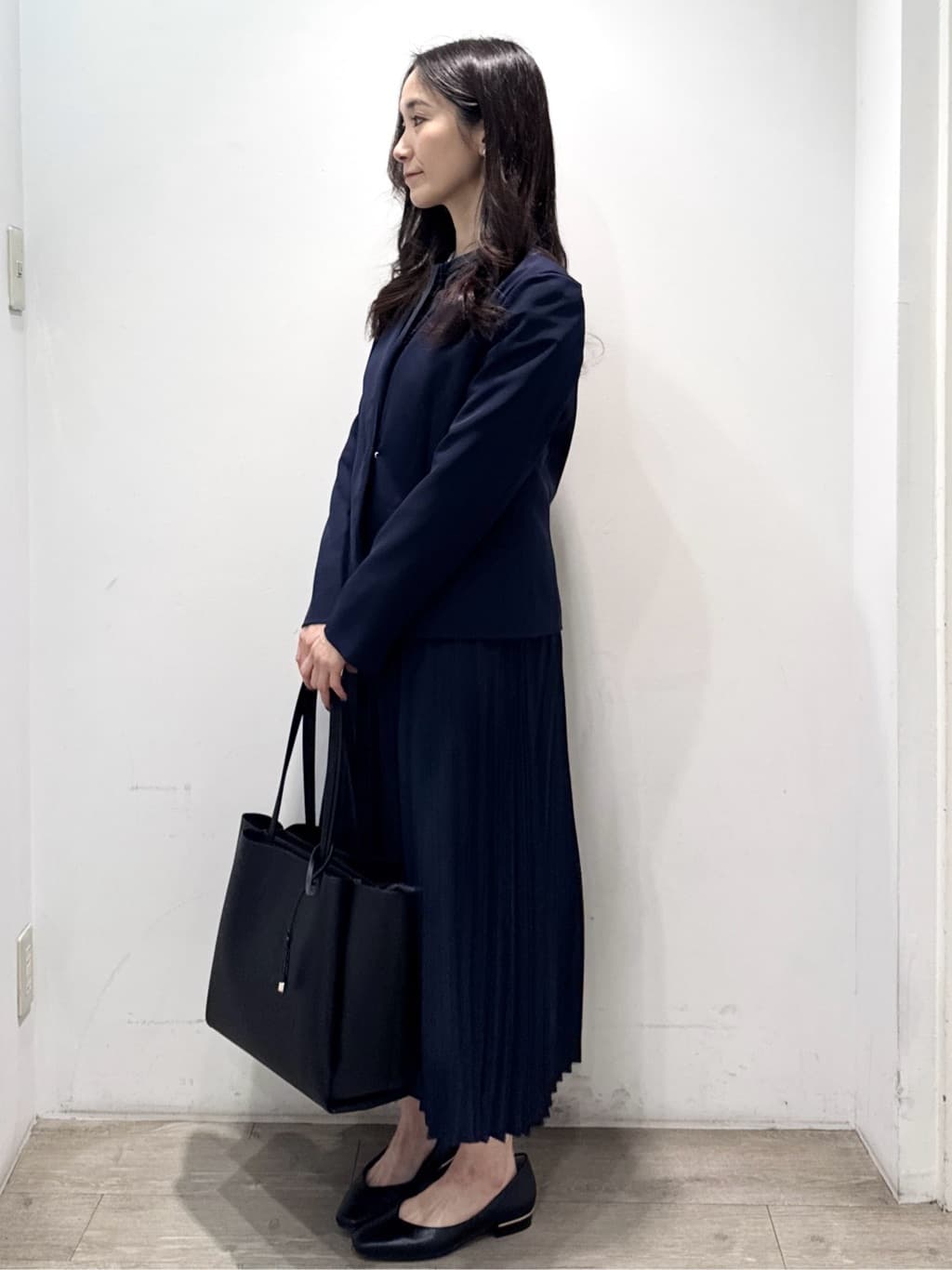 yuicciさんの「OPAQUE.CLIP｜《通勤／セットアップ対応》 パイピングVネックジャケット【洗濯機OK】」を使ったコーディネート
