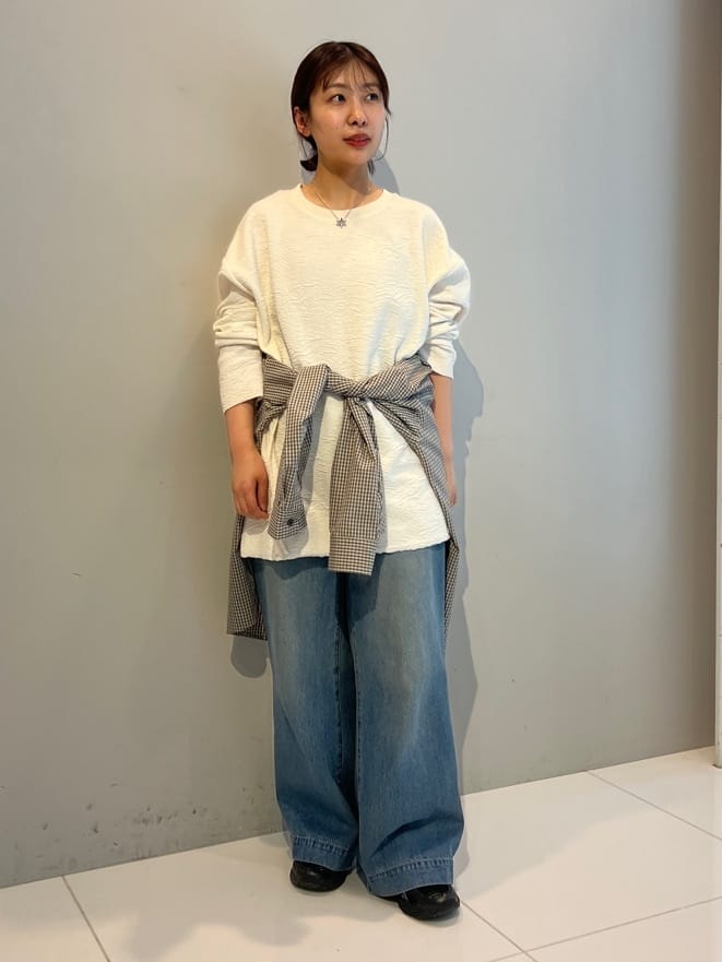 abeさんの「tk.TAKEO KIKUCHI｜アルチザンカットフクレジャカードカットソー」を使ったコーディネート