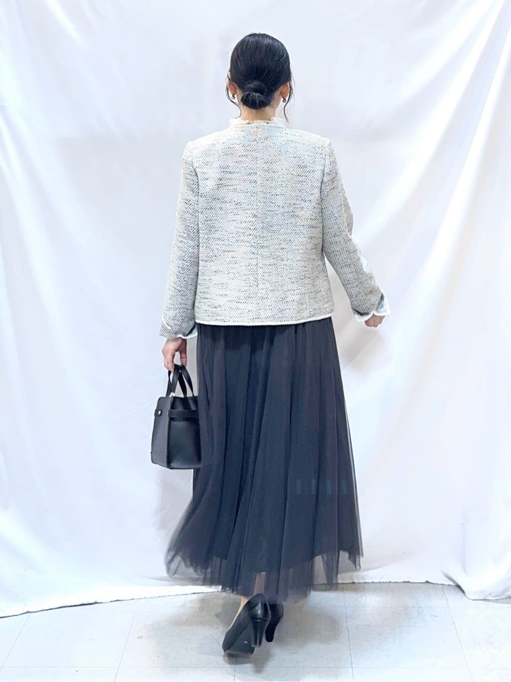 𝐇𝐢𝐫𝐨𝐦𝐢さんの「SHOO･LA･RUE｜【洗濯機可】上品で華やか スタンドフリルブラウス」を使ったコーディネート