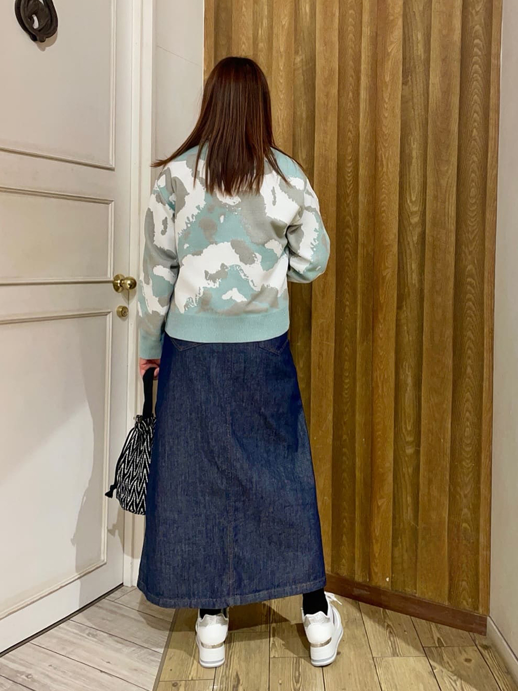 ちえさんの「SHOO･LA･RUE｜【洗濯機可/S-LL】1枚で華やかに ラメ入りニュアンス柄ニット」を使ったコーディネート