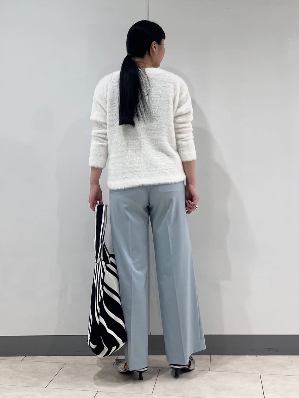 hasuさんの「INDIVI｜【名品／撥水／抗菌防臭】ショート丈リサイクルダウンコート」を使ったコーディネート
