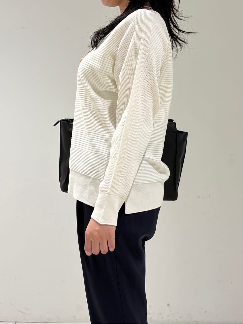 momokoさんの「INDIVI｜【洗える／キレイ色】体型カバー無縫製ニット」を使ったコーディネート