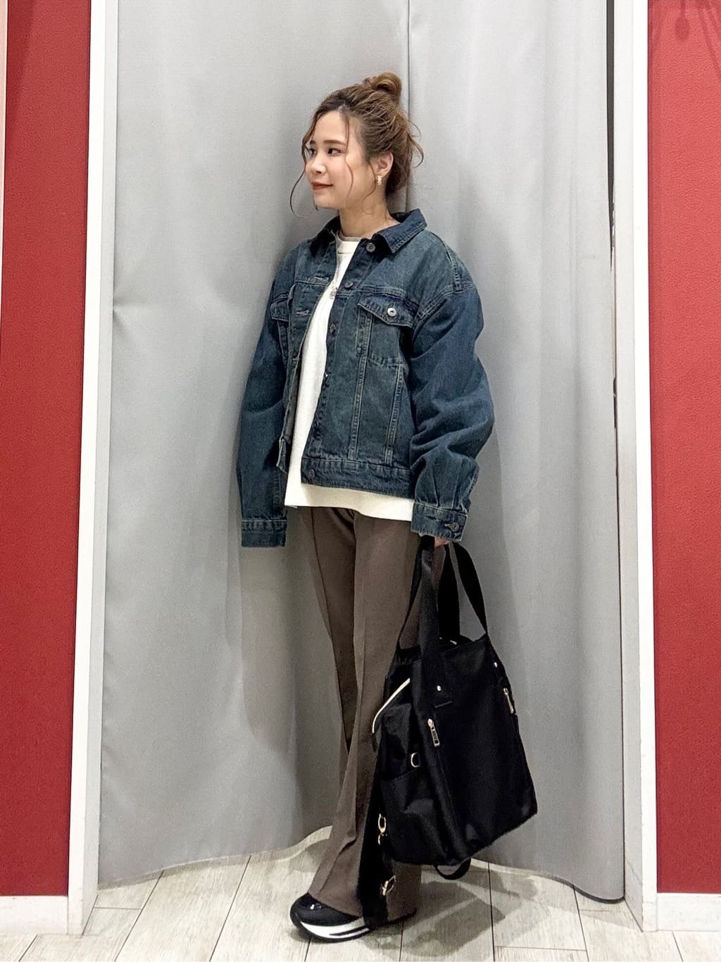 shioさんの「SHOO･LA･RUE｜【SHOO・LA・RUE DENIM】羽織るだけでこなれる　オーバーサイズデニムジャケット」を使ったコーディネート