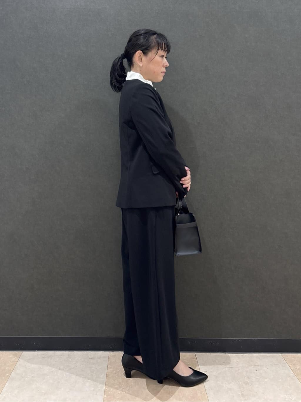 わかさんの「SHOO･LA･RUE｜【洗濯機可/セットアップ可/S-3L】きちんと楽に。カットジョーゼットノーカラージャケット」を使ったコーディネート