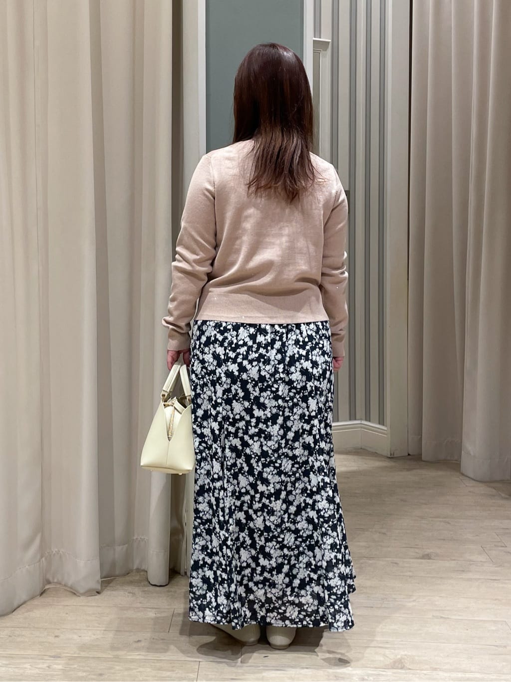 asaさんの「grove｜大人のための華やぎニットカーディガン」を使ったコーディネート