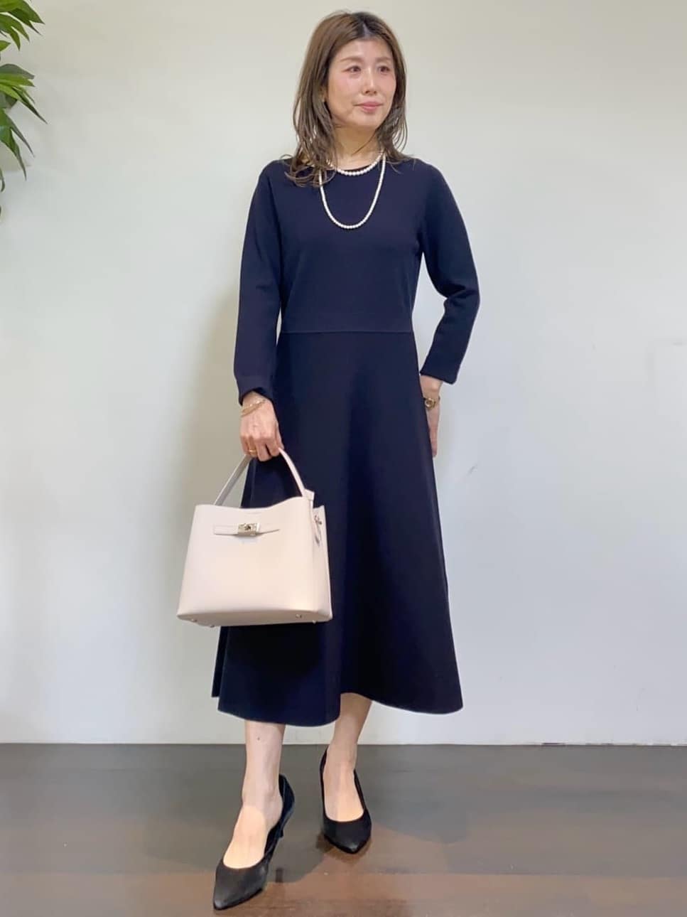 tomoさんの「UNTITLED｜【洗える/ストレッチ性/フォーマル】ニットワンピース」を使ったコーディネート