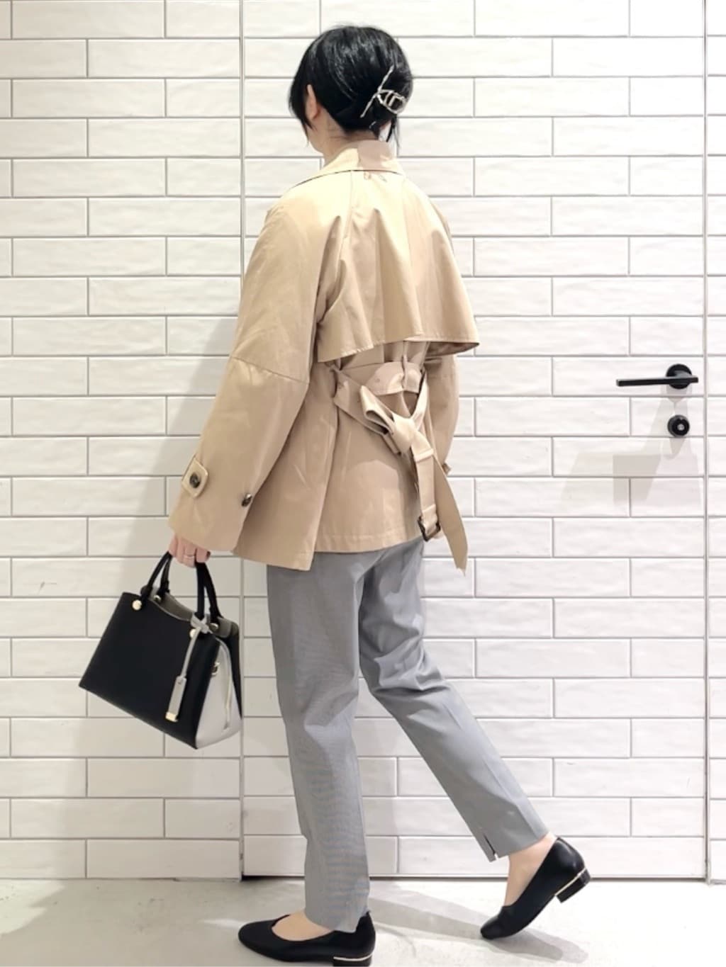 しおりさんの「OPAQUE.CLIP｜ミドルトレンチコート【洗濯機OK】」を使ったコーディネート