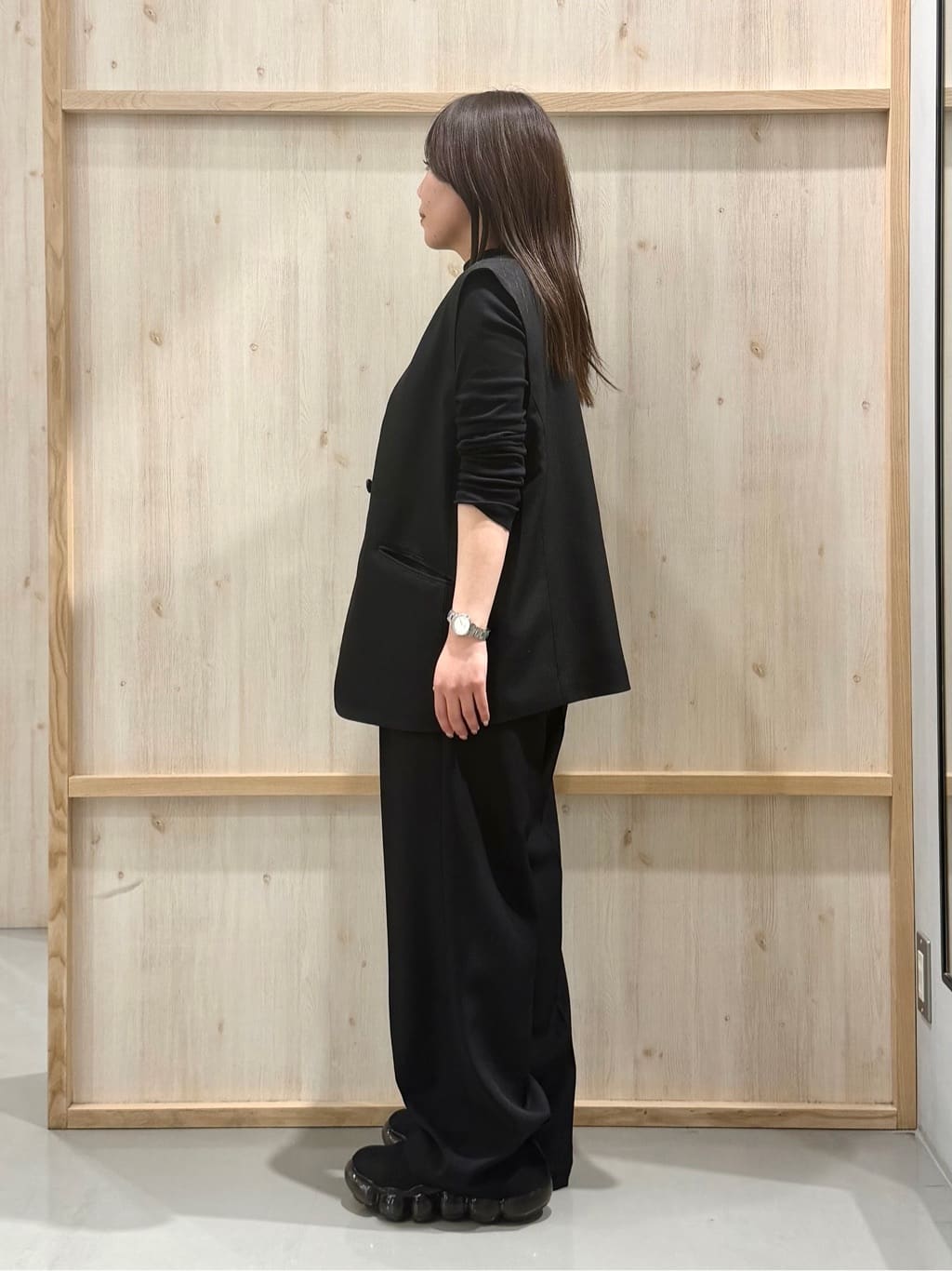 nanaさんの「THE SHOP TK｜【通勤にもカジュアルにも】CAVIAN ジレ/セットアップ可」を使ったコーディネート