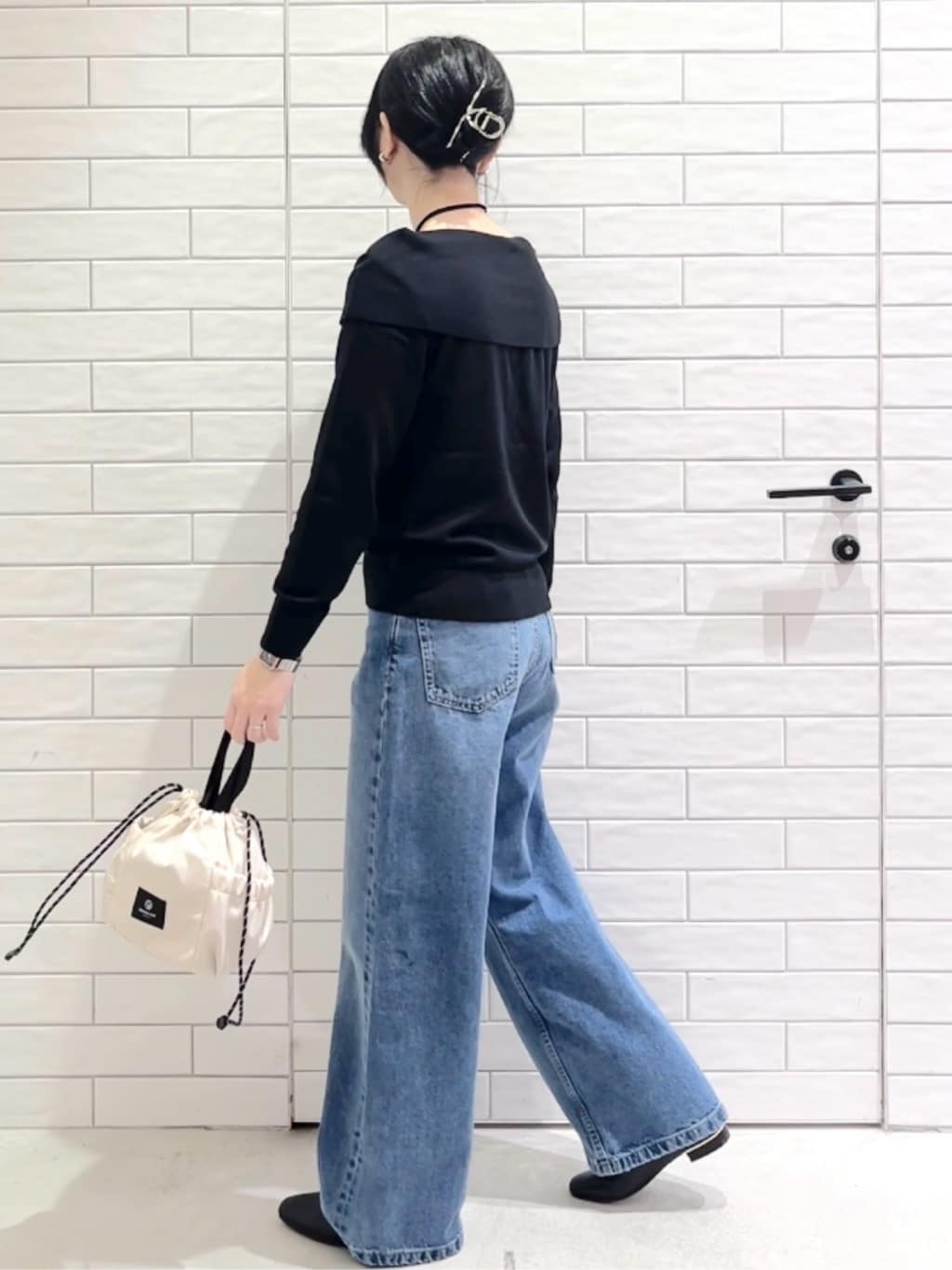 しおりさんの「OPAQUE.CLIP｜オフショルダーデザインニット【洗濯機OK】」を使ったコーディネート