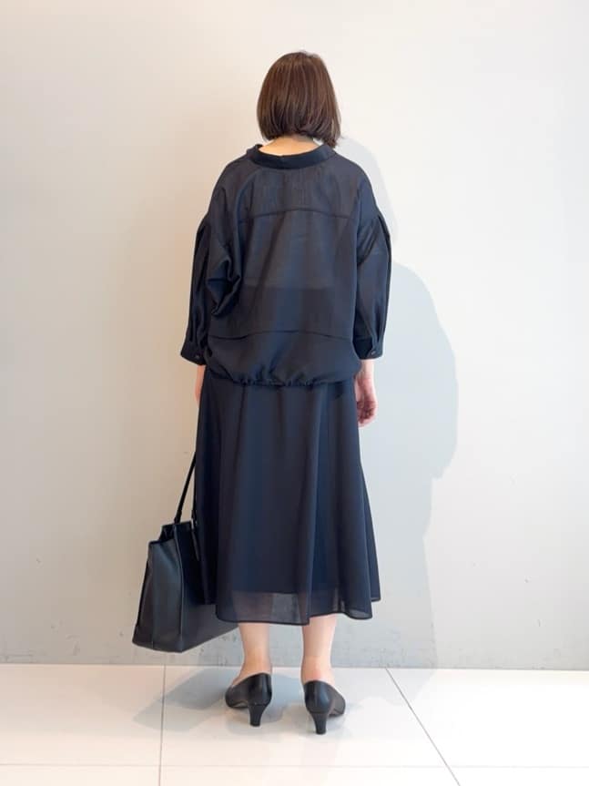 murayamaさんの「INDIVI｜【接触冷感／洗える／2WAY】ドロスト付 シアーシャンブレーシャツ」を使ったコーディネート