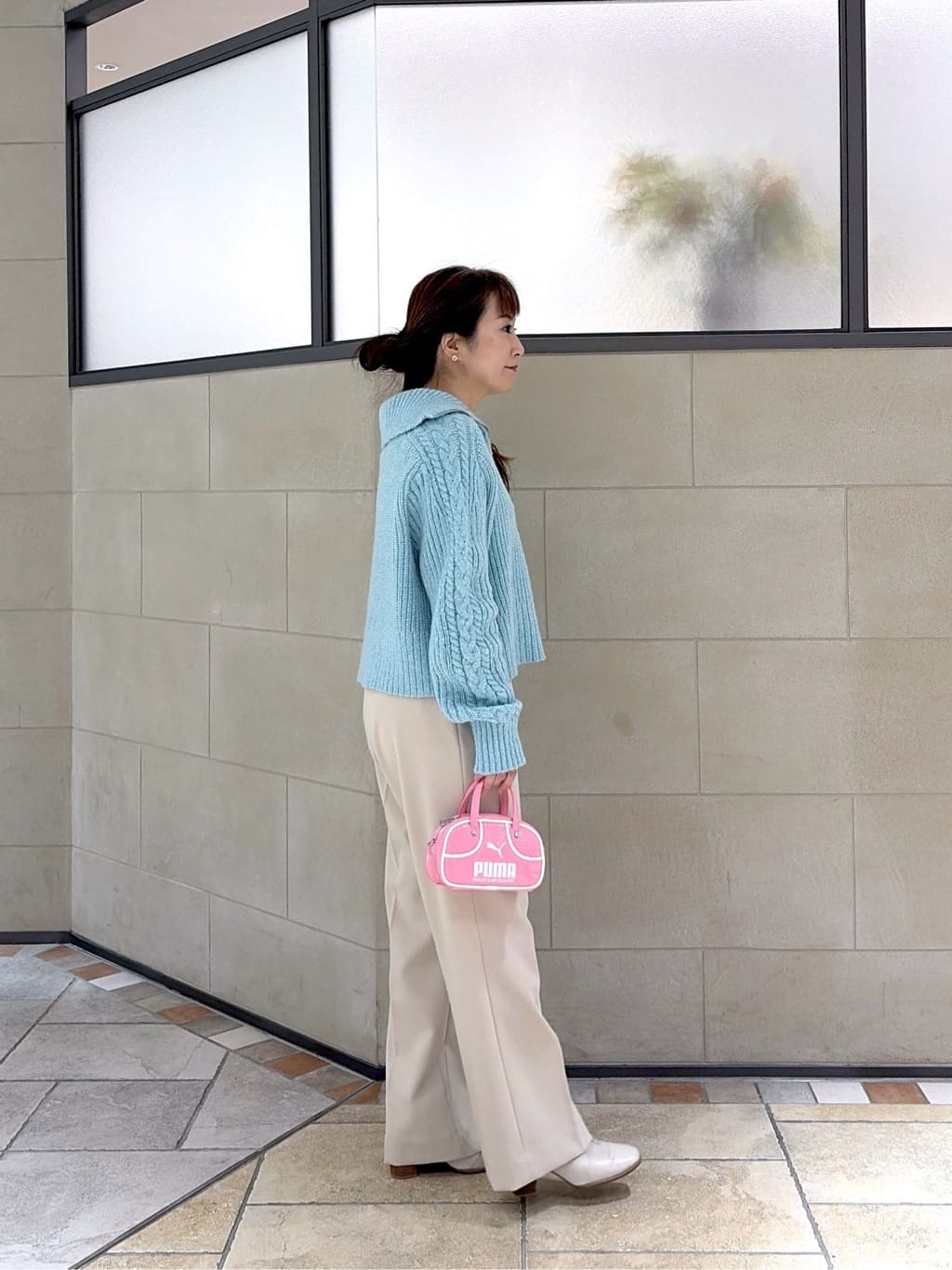 よねさんの「INDIVI｜Timeless｜ストレートフレアパンツ」を使ったコーディネート