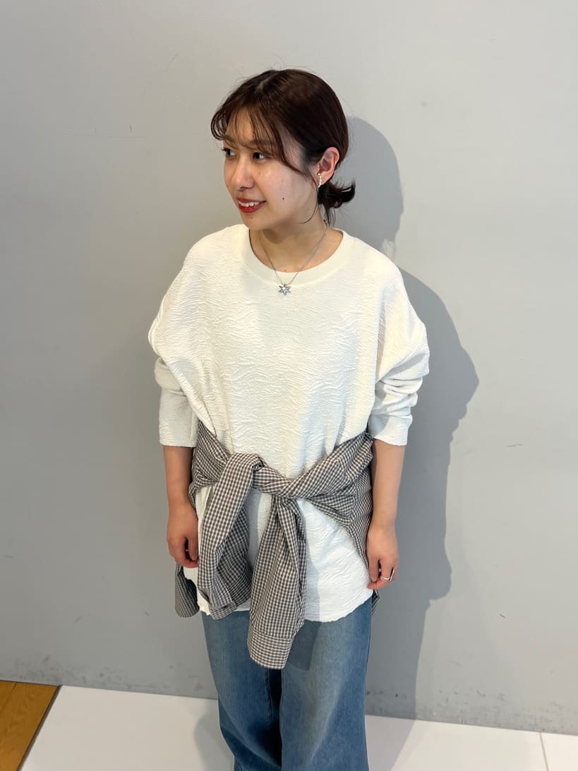abeさんの「tk.TAKEO KIKUCHI｜アルチザンカットフクレジャカードカットソー」を使ったコーディネート